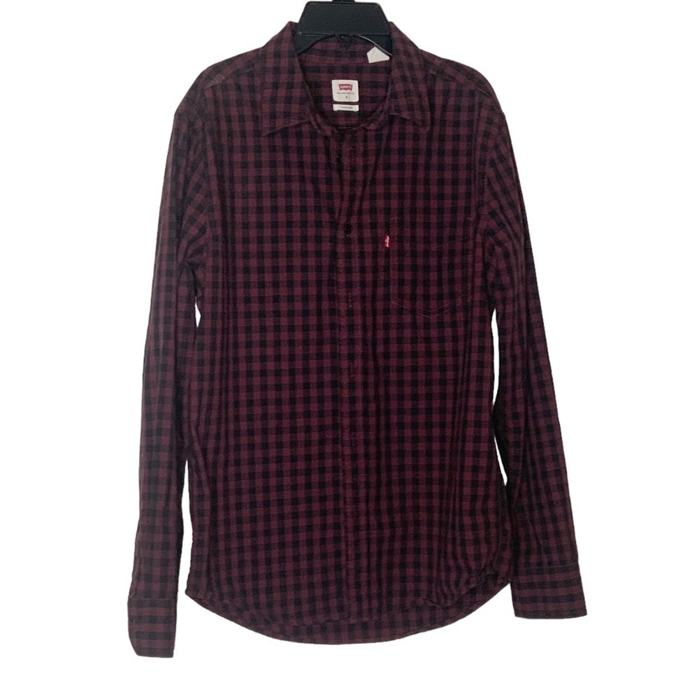LEVI’S buttoned down shirt with long sleeves. Size S